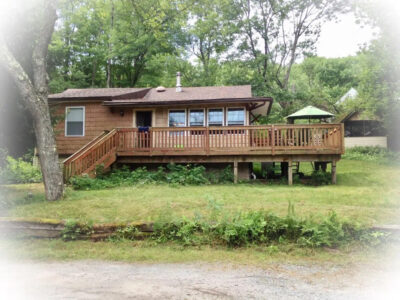 BEAUTIFUL 4 BEDROOM/2 BATH BY LAKE - SWAN LAKE NY - CATSKILL MOUNTAINS SUMMER